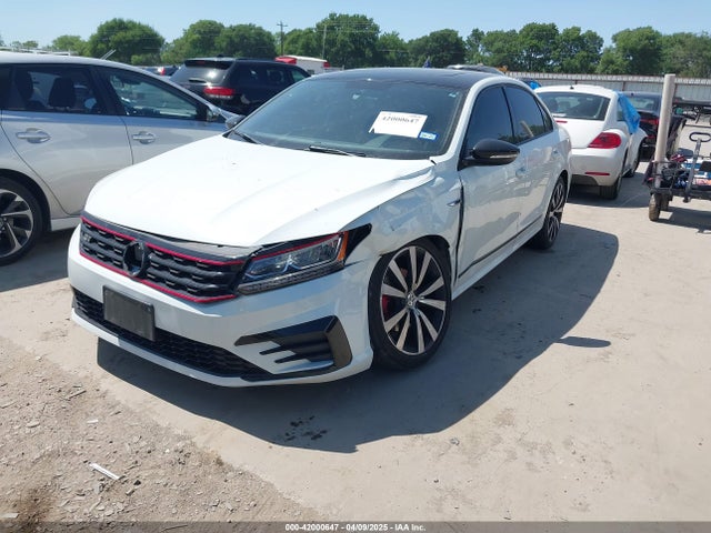 1VWJM7A39JC036258 Volkswagen 2018