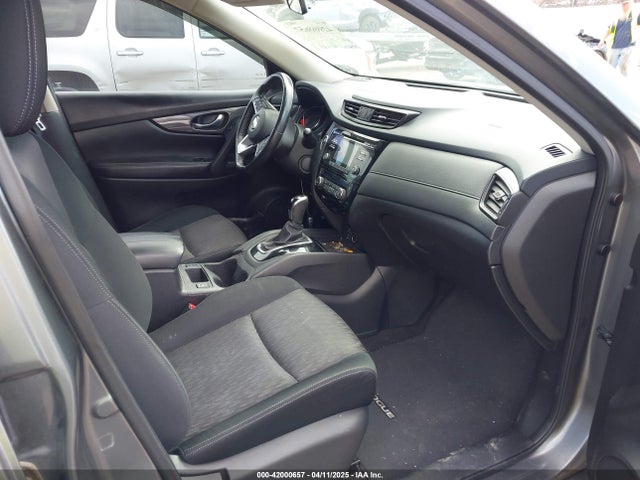 JN8AT2MV7HW025973 Nissan ROGUE SV