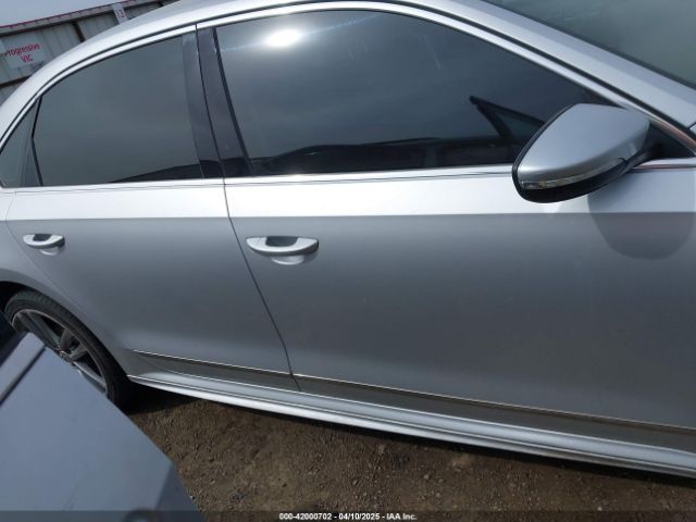 1VWDT7A35HC015918 Volkswagen Passat 1.8t R-line