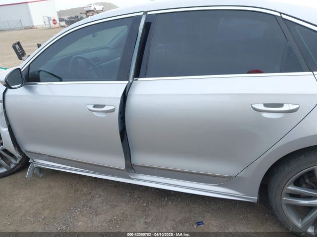 1VWDT7A35HC015918 Volkswagen Passat 1.8t R-line