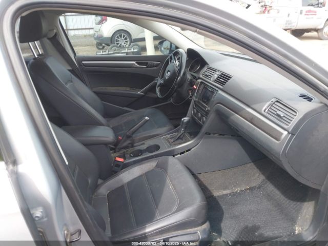 1VWDT7A35HC015918 Volkswagen Passat 1.8t R-line