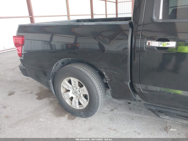 1N6AA1E63JN512230 Nissan TITAN SV
