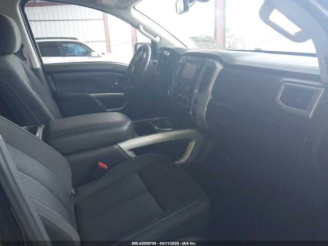 1N6AA1E63JN512230 Nissan TITAN SV