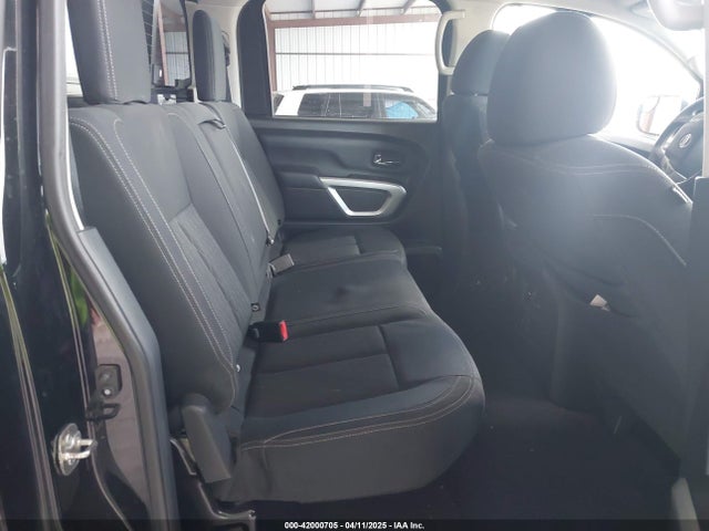 1N6AA1E63JN512230 Nissan TITAN SV