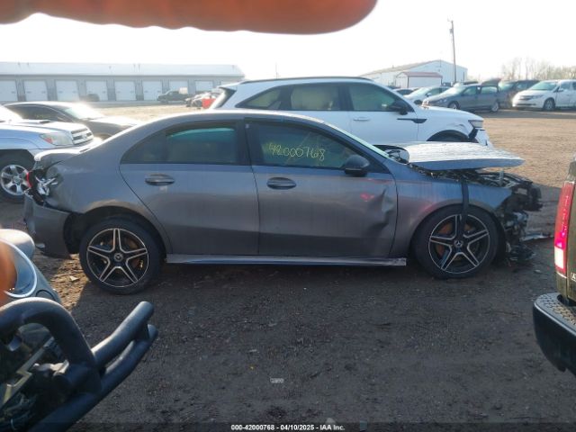 WDD3G4FB8KW006448 Mercedes-Benz A 220 4matic