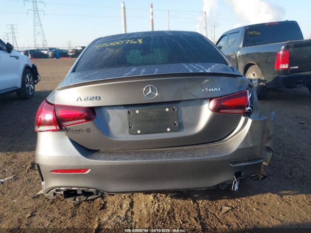WDD3G4FB8KW006448 Mercedes-Benz A 220 4matic
