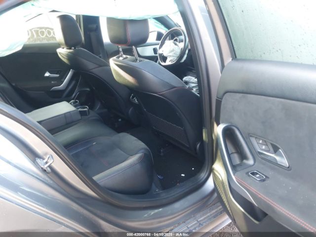 WDD3G4FB8KW006448 Mercedes-Benz A 220 4matic