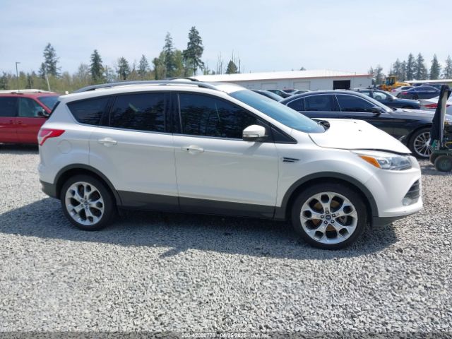 1FMCU9J93GUA40252 Ford Escape Titanium