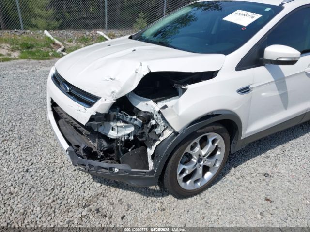 1FMCU9J93GUA40252 Ford Escape Titanium