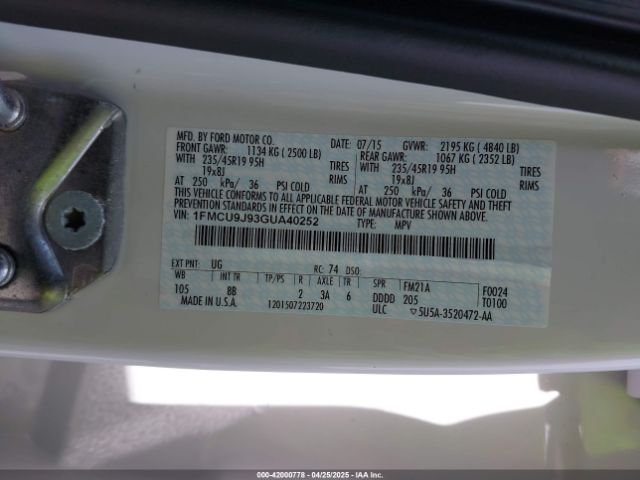 1FMCU9J93GUA40252 Ford Escape Titanium