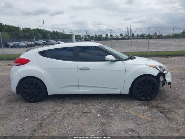 KMHTC6AD7FU222377 Hyundai Veloster Flex