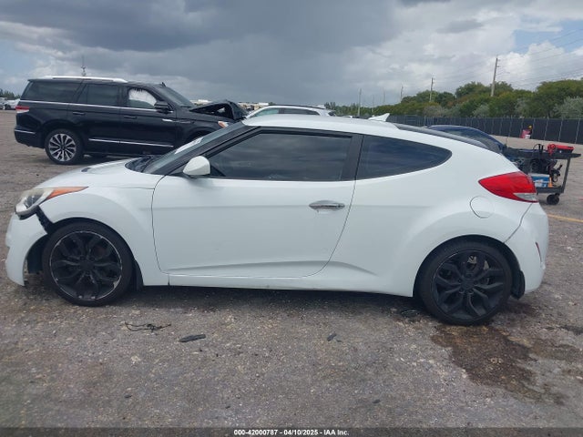 KMHTC6AD7FU222377 Hyundai Veloster Flex