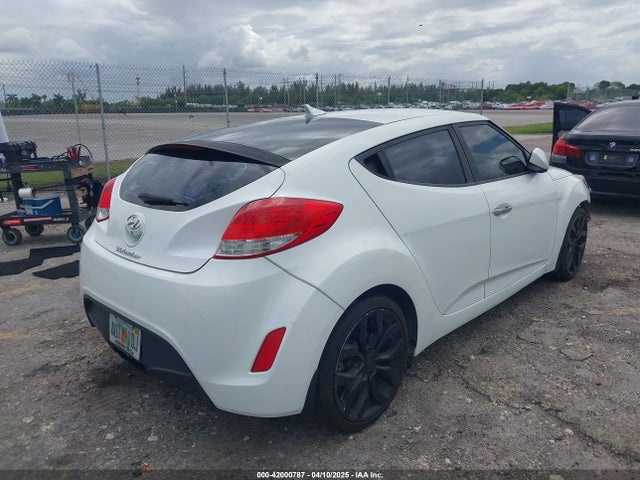 KMHTC6AD7FU222377 Hyundai Veloster Flex
