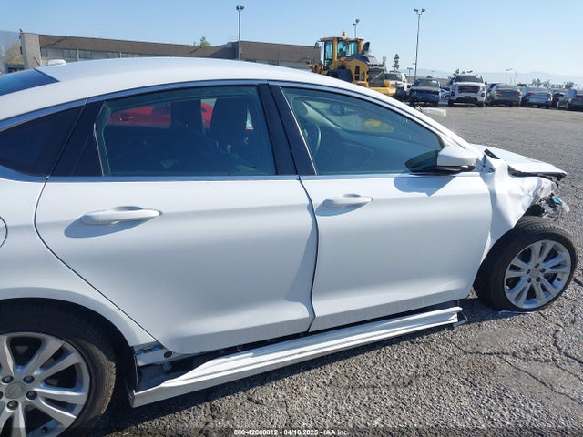 Chrysler 200 Limited 2015 1C3CCCAB2FN743877 Image 18