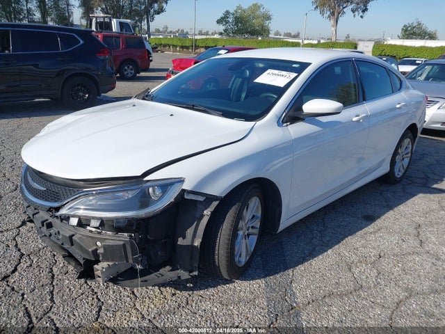 Chrysler 200 Limited 2015 1C3CCCAB2FN743877 Image 2