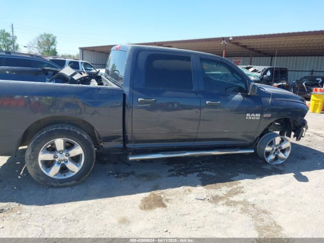 1C6RR7KT9JS352889 RAM 1500 Express  4x4 5'7 Box