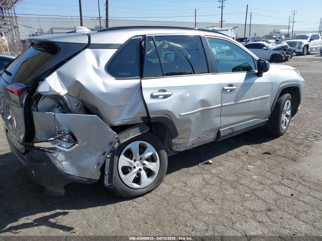 Toyota RAV4 LE 2019 2T3H1RFV1KC016344 Image 4