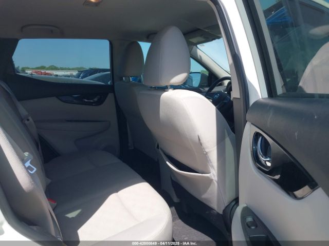 JN1BJ1CP8JW188434 Nissan Rogue Sport Sv