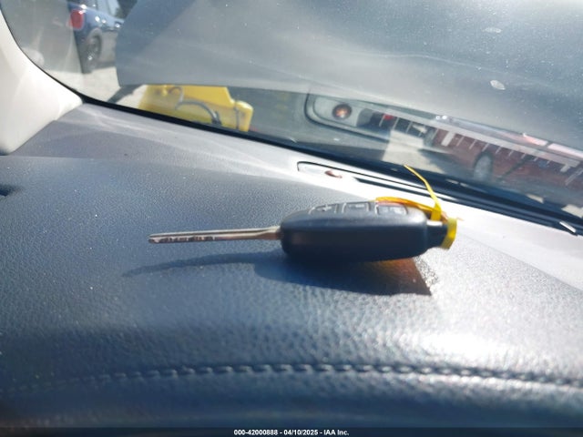 5YFBURHE7KP878972 Toyota COROLLA LE