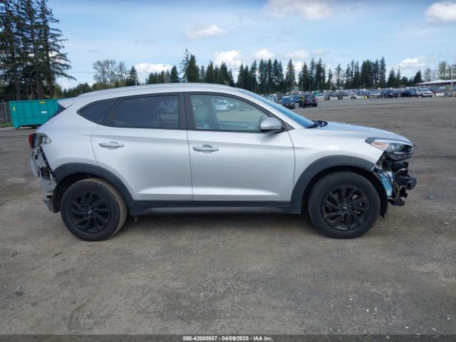 KM8J33A49GU095543 Hyundai TUCSON SE