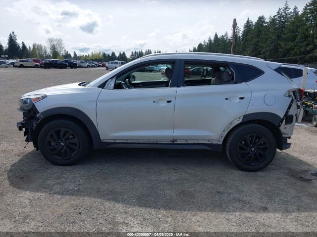 KM8J33A49GU095543 Hyundai TUCSON SE