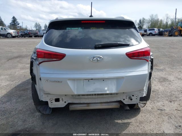 KM8J33A49GU095543 Hyundai TUCSON SE