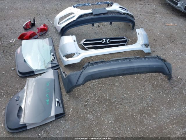 KM8J33A49GU095543 Hyundai TUCSON SE