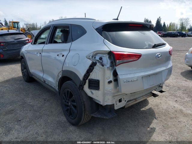KM8J33A49GU095543 Hyundai TUCSON SE
