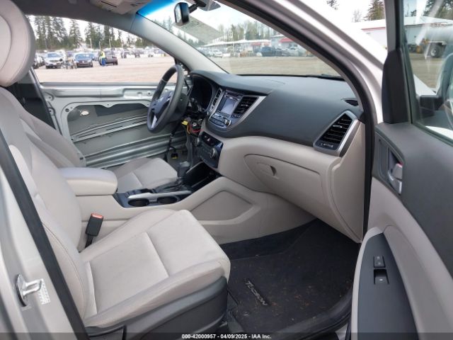 KM8J33A49GU095543 Hyundai TUCSON SE