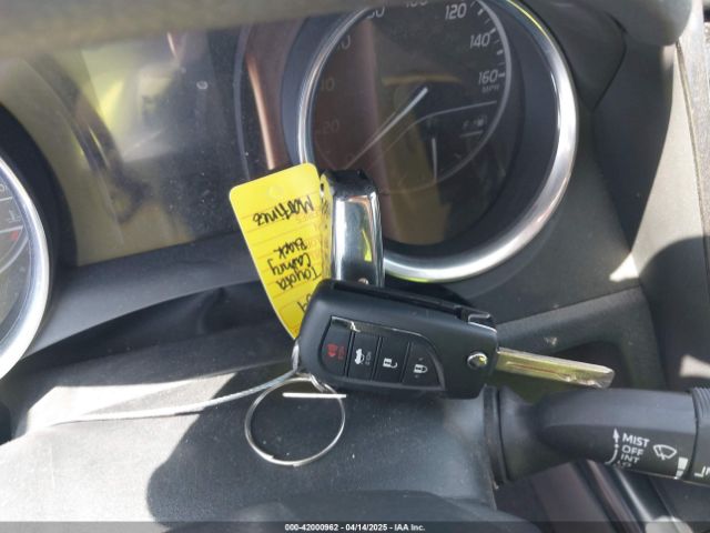 4T1C11AKXLU984010 Toyota CAMRY LE