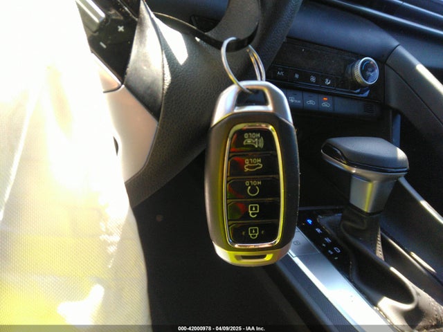 5NPLM4AG8PH110215 Hyundai ELANTRA SEL