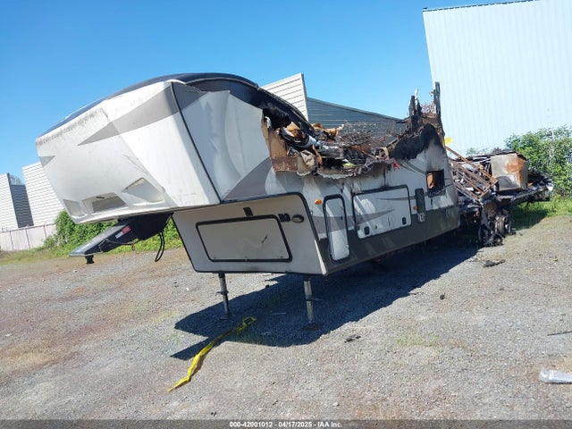 Keystone Cougar 2018 4YDF32627J2500472 Image 2