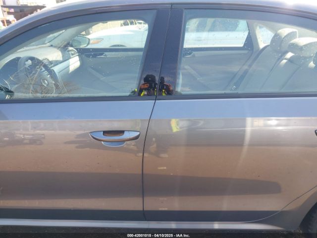1VWAA7A35JC031938 Volkswagen Passat 2.0t R-line/2.0t S