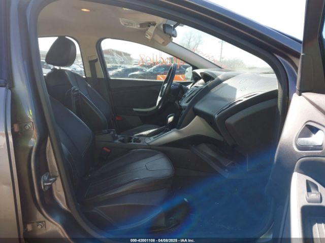 1FADP3K25EL305342 Ford FOCUS SE