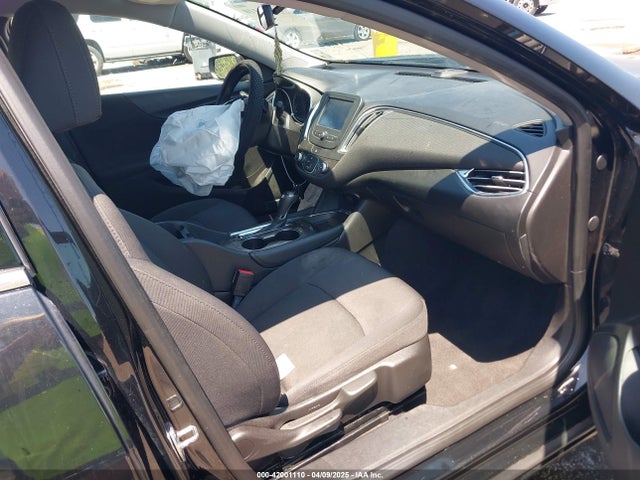 1G1ZE5ST1HF204532 Chevrolet MALIBU 1LT