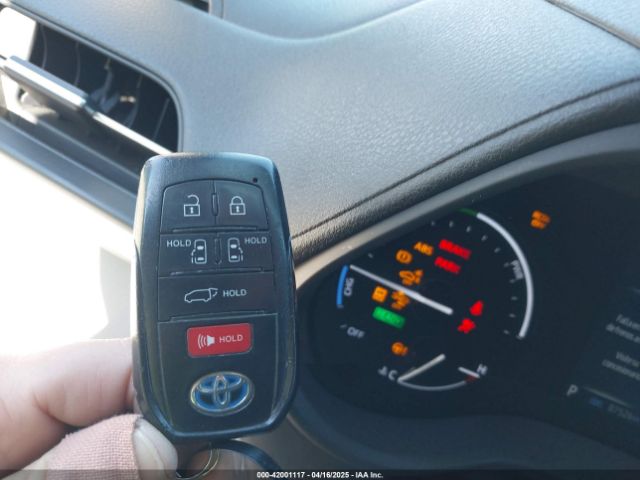 5TDYRKEC3MS024450 Toyota SIENNA XLE