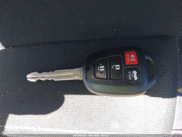 2T1BURHEXHC960185 Toyota COROLLA LE