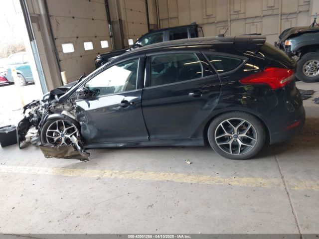 1FADP3K20GL225899 Ford FOCUS SE