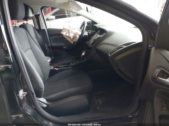 1FADP3K20GL225899 Ford FOCUS SE