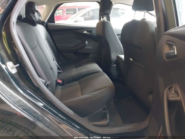 1FADP3K20GL225899 Ford FOCUS SE
