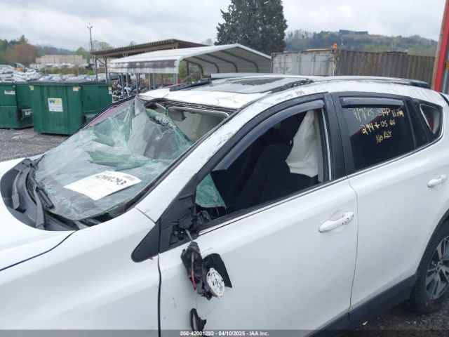 JTMRFREV6HJ702943 Toyota Rav4 Xle