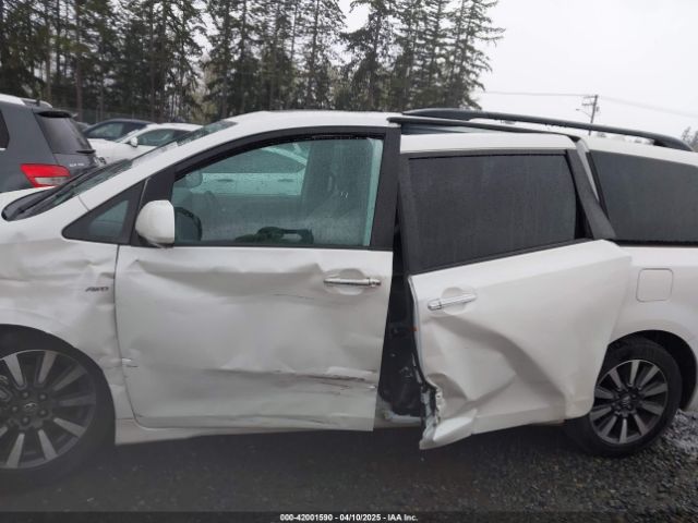 5TDDZ3DC0JS201425 Toyota Sienna Xle 7 Passenger