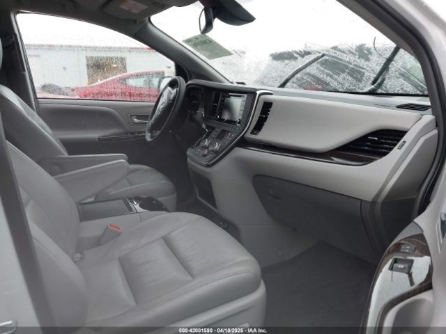 5TDDZ3DC0JS201425 Toyota Sienna Xle 7 Passenger