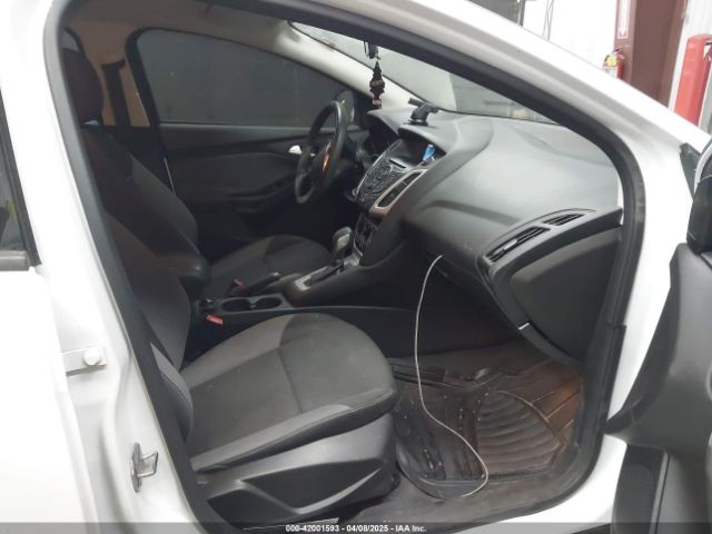 1FADP3F22EL437727 Ford FOCUS SE