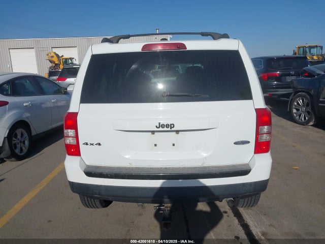 1C4NJRBB2FD290068 Jeep Patriot Altitude Edition