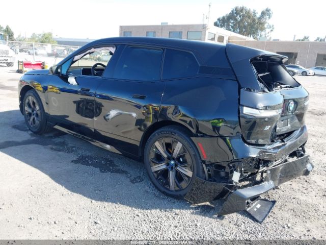 2024 BMW IX WB523CF08RCP18427 Photo 2
