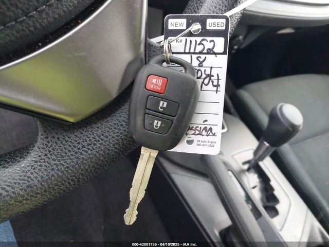 JTMBFREV8JJ220630 Toyota RAV4 LE