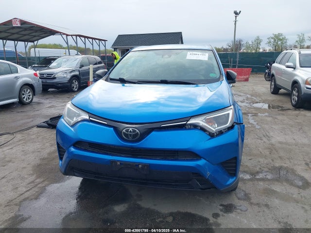 JTMBFREV8JJ220630 Toyota RAV4 LE
