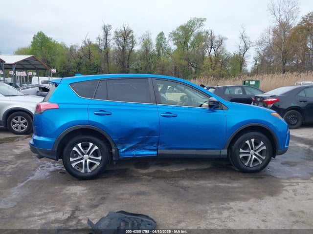 JTMBFREV8JJ220630 Toyota RAV4 LE