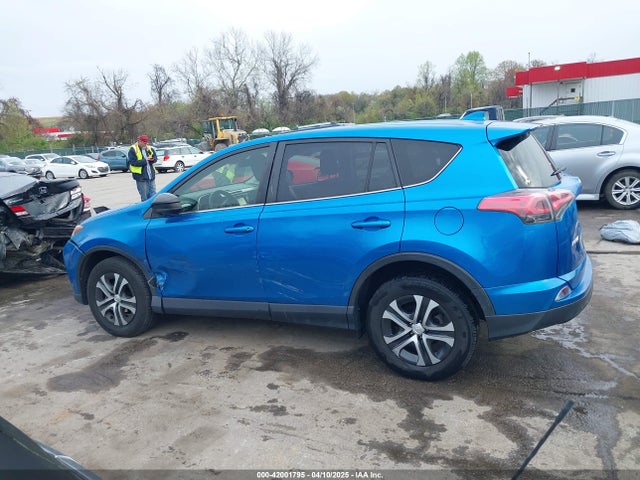 JTMBFREV8JJ220630 Toyota RAV4 LE